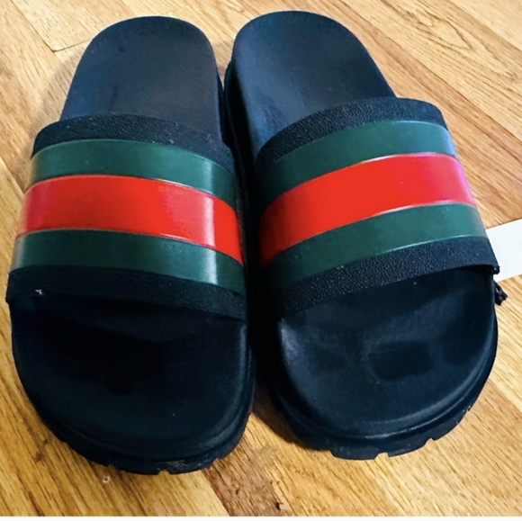 Authentic Gucci slides - Picture 2 of 4